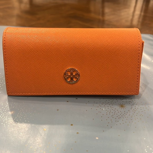 Tory Burch Logo Sunglasses - Picture 6 of 6